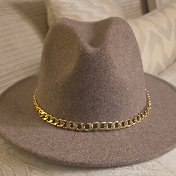 Altar'd State Wool and Polyester Tan Fedora with Gold Chain Accent NWOT - Picture 7 of 12